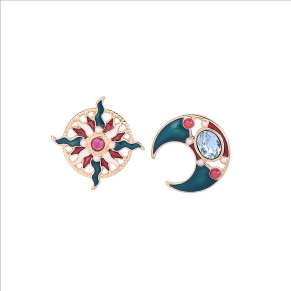 NEW ITEM ✨Sun/Moon Stud Earrings✨